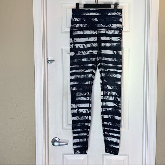 LULULEMON WUNDER UNDER LEGGINGS PALM BLACK WHITE Size 6 - Picture 1 of 8